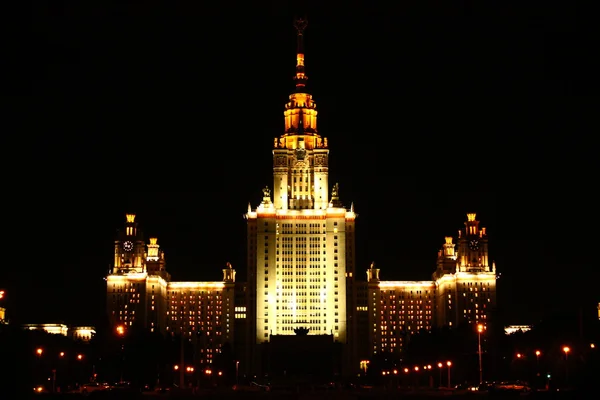 Moskiewski Uniwersytet Państwowy w nocy — Zdjęcie stockowe