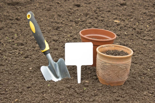 Scoop and pots for seedlings — Stock Photo, Image
