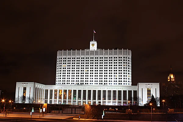 Maison du gouvernement russe à Moscou la nuit — Photo