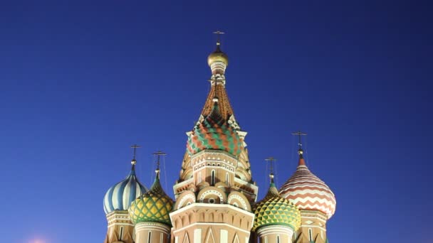 Catedral de Basílio Abençoado em Moscou à noite — Vídeo de Stock