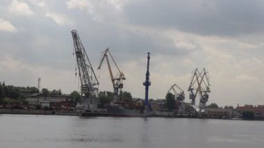 saint-Petersburg Tersaneler, Vinçler