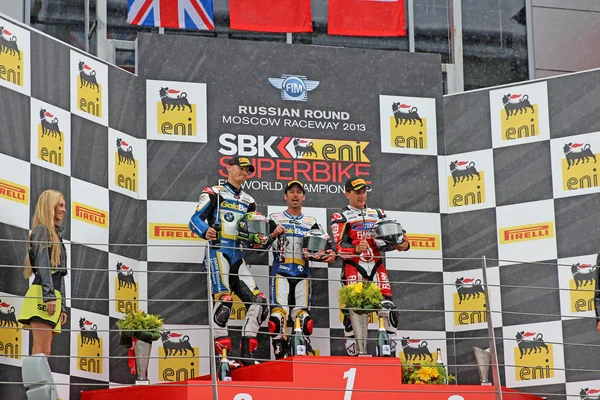 Etapa rusa del Campeonato del Mundo de Superbikes, ceremonia de entrega de premios, Podio: 1 - Marco Melandri, 2 - Chaz Davies, 3 - Ayrton Badovini, el 21 de julio de 2013, en Moscú, Moscú, Rusia . — Foto de Stock