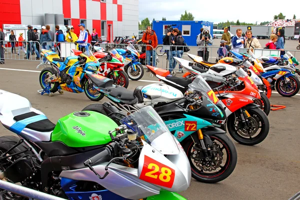 Έκθεση ποδήλατα αγώνα. Ρωσική στάδιο το παγκόσμιο πρωτάθλημα superbike, στις 21 Ιουλίου του 2013, στη Μόσχα raceway, Μόσχα, Ρωσία. — Φωτογραφία Αρχείου