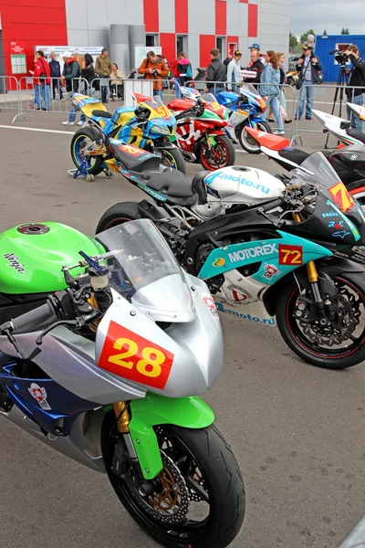 Bicicletas de corrida de exposição. Estágio russo do Campeonato Mundial de Superbike, em 21 de julho de 2013, em Moscou Raceway, Moscou, Rússia . — Fotografia de Stock