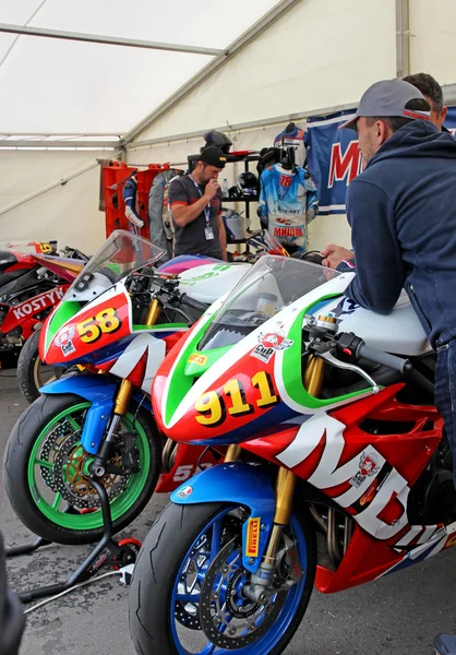 Bicicletas de corrida de exposição. Estágio russo do Campeonato Mundial de Superbike, em 21 de julho de 2013, em Moscou Raceway, Moscou, Rússia . — Fotografia de Stock