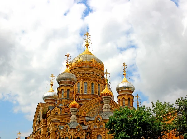 Успенский двор Оптино-Пустынский монастырь в Санкт-Петербурге — стоковое фото