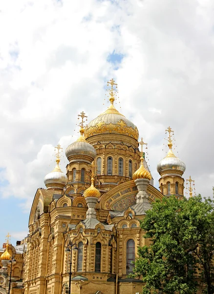 Успенский двор Оптино-Пустынский монастырь в Санкт-Петербурге — стоковое фото