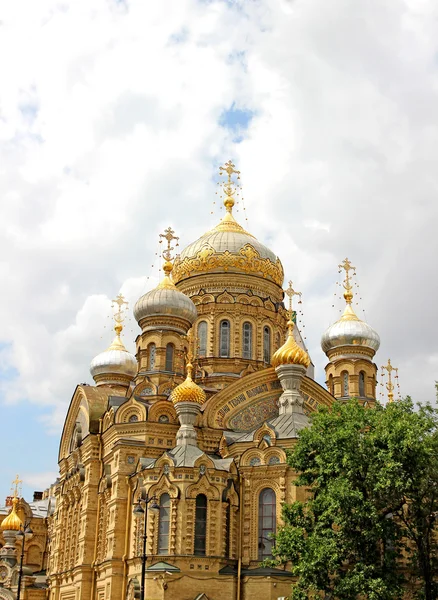 Uspenskoe courtyard optina pustyn klostret i Sankt petersburg — Stockfoto