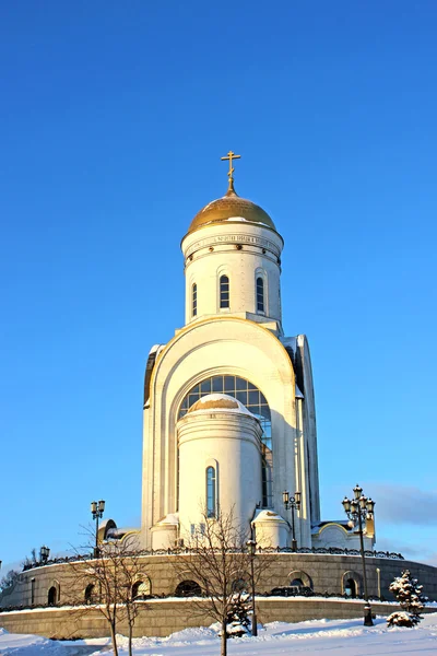 Igreja ortodoxa cristã em um dia ensolarado — Fotografia de Stock