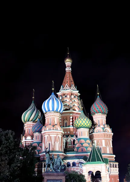 Catedral de Basílio Abençoado em Moscou à noite — Fotografia de Stock