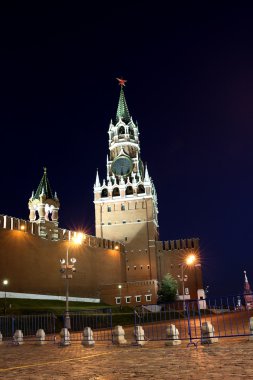 işçinin Moskova Kulesi kremlin, gece