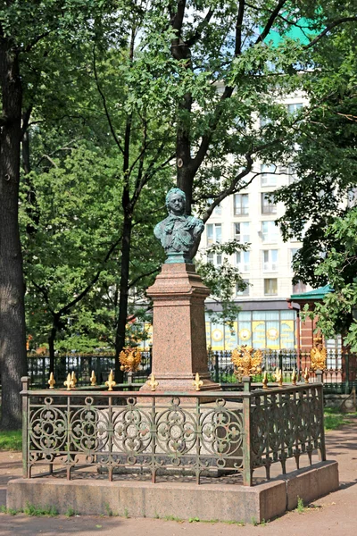 Bronze monument to Russian emperor Peter I in St. Petersburg — Stock Photo, Image