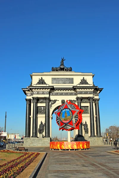 Тріумфальна арка в москові. — стокове фото