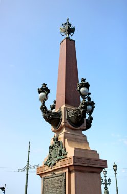 Memorial Köprüsü'nde St Petersburg mermer Dikilitaş