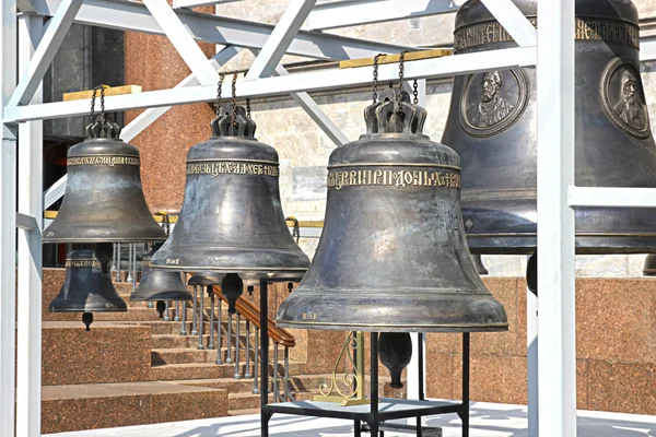 Bells nära Isakskatedralen i Sankt petersburg — Stockfoto