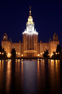 Geceleri Moskova Devlet Üniversitesi