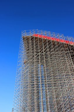 yüksek katlı iskele inşaatı