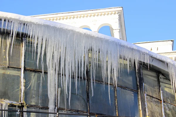 Many icicle hanging from the roof — Stock Photo, Image