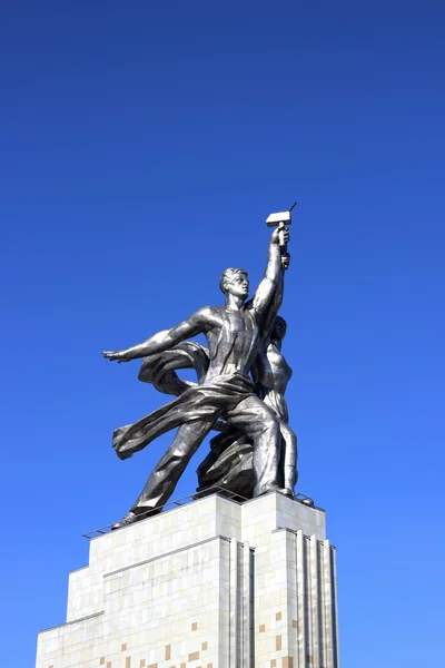 Monumentet "arbetaren och kolchos kvinnan" i Moskva — Stockfoto