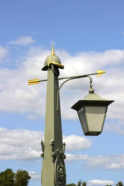 Старый фонарь в Санкт-Петербурге — стоковое фото