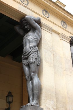 hermitage St peters çatısı holding mermer atlantes