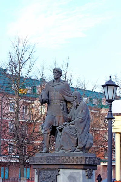 Памятник основателям Звенигорода Юрию и Святому — стоковое фото