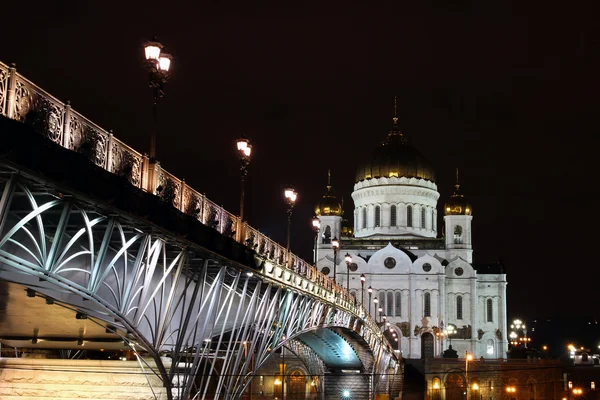 Cattedrale di Cristo Salvatore e ponte patriarcale a Mosca — Foto Stock