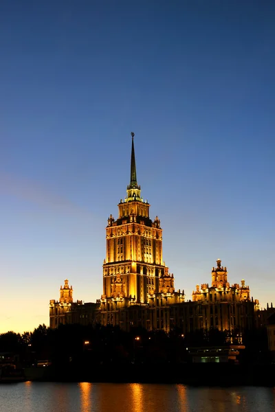 Moskva mrakodrap sovětské období hotel radisson Royal n — Stock fotografie