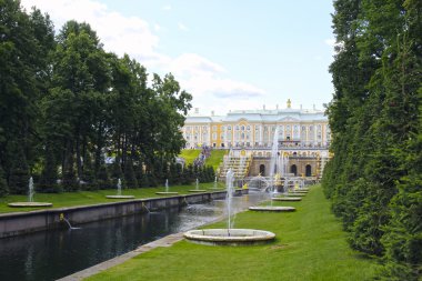 çeşmeler ve büyük bir çağlayan, peterhof