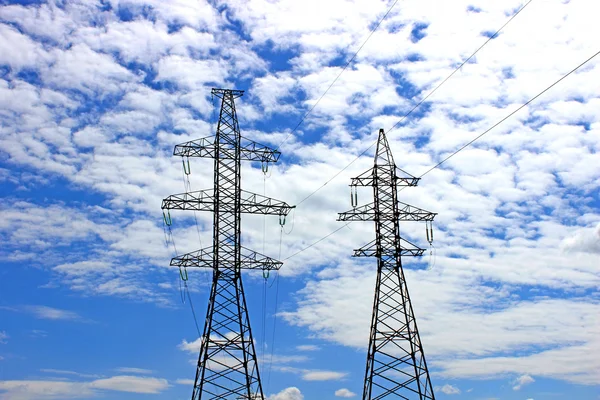 Elektriska kraftledningar — Stockfoto