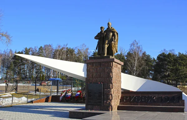 在二次世界大战期间遭杀害的苏联士兵的纪念碑 — 图库照片