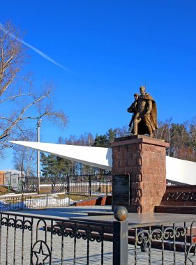 II. Dünya Savaşı sırasında Sovyet askerleri için anıt öldürdü