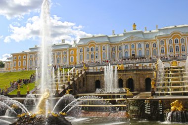 çeşmeler ve büyük bir çağlayan, peterhof