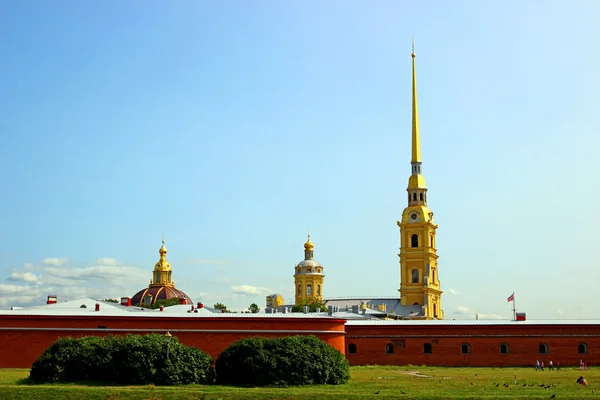 Spire of Peter and Paul Fortress in St. Petersburg — Stock Photo, Image