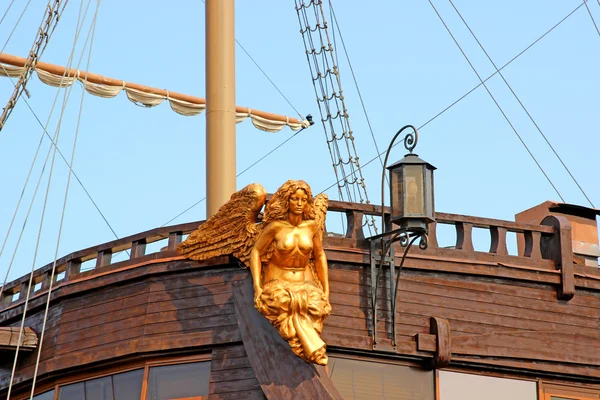 Decoration ship in the form of a woman with wings in St. Petersb — Stock Photo, Image