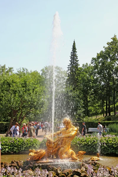 Fontana di Tritone a San Pietroburgo, Russia — Foto Stock