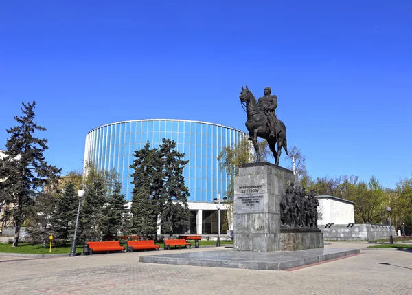 Pomník ruské vojenské vůdce Michail kutuzov — Stock fotografie