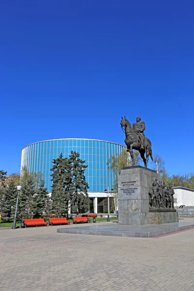 Monument du chef militaire russe Mikhaïl Koutouzov — Photo