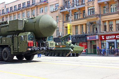 Moskova'da askeri geçit töreni