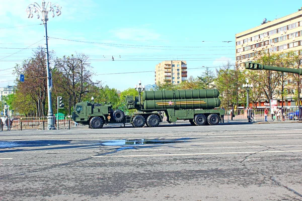 Militaire parade gewijd aan de dag van de overwinning in de Tweede Wereldoorlog — Stockfoto