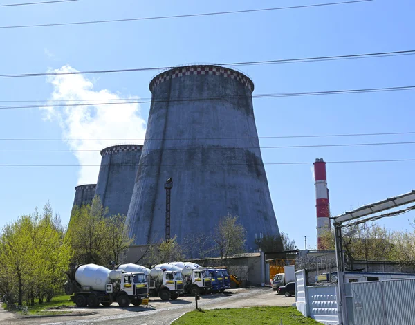 Grandi camini di fabbrica — Foto Stock