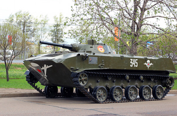 Бронетранспортер в парке Победы
