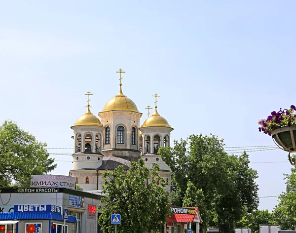 Позолоченный купол христианской православной церкви — стоковое фото