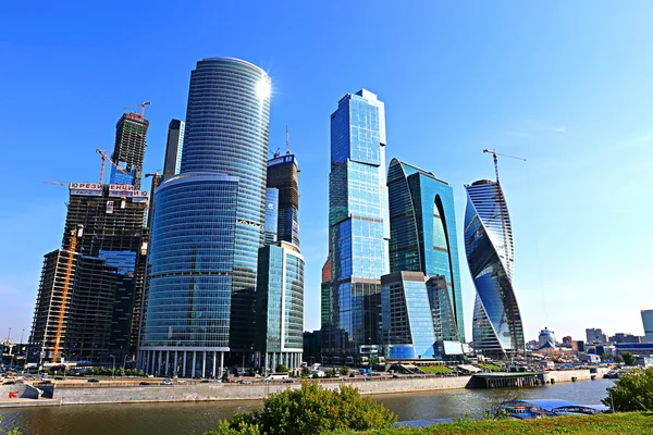 Wolkenkrabbers van business center in Moskou — Stockfoto