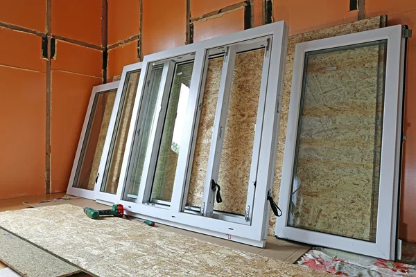 Installation of plastic windows in the frame house — Stock Photo, Image