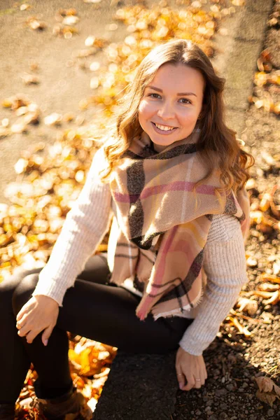 Portrait Young Woman Brown Curly Hair Warm Scarf Sitting Curb — Stockfoto