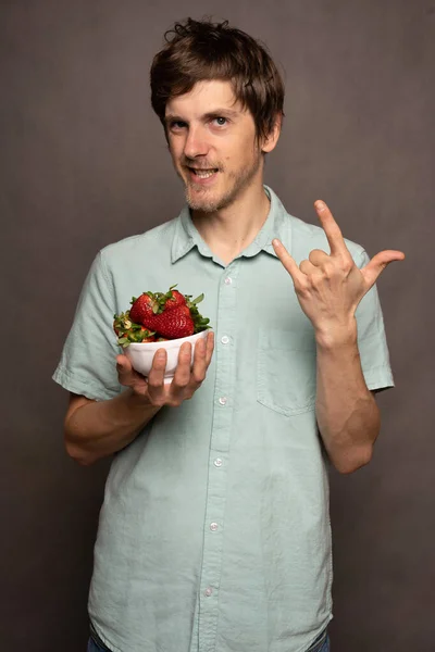 Young Handsome Tall Slim White Man Brown Hair Holding Strawberries — стоковое фото