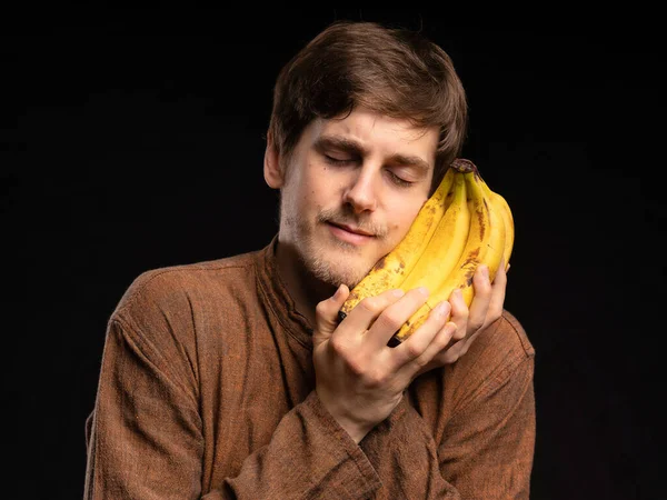 Young Handsome Tall Slim White Man Brown Hair Cuddling Bananas — ストック写真