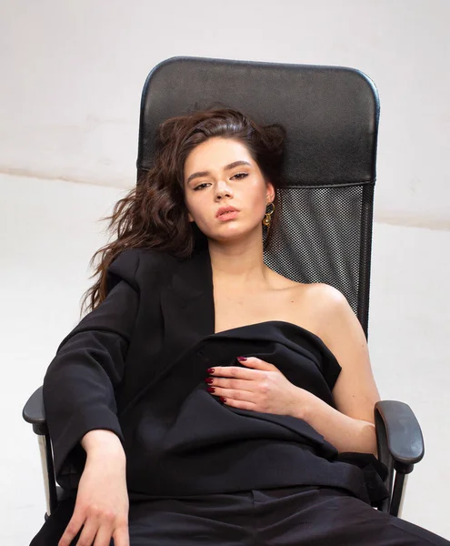 Dark Hair Young European Girl White Skin Office Leather Chair — Stock Fotó
