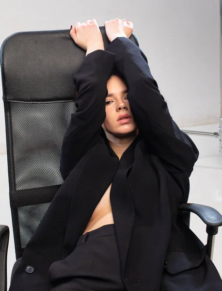 Young European Girl White Skin Office Leather Chair Black Clothes — Zdjęcie stockowe